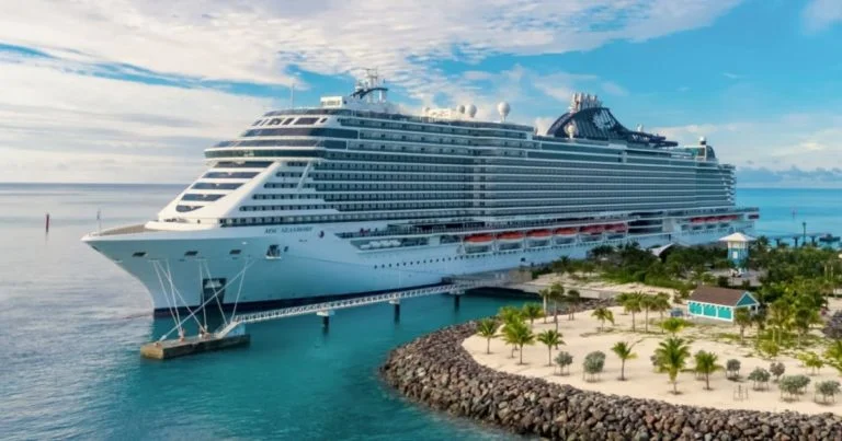 Rejs MSC World America po Karaibach z Miami luksusowy statek w porcie