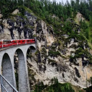 WYCIECZKA DO NIEZWYKŁEGO ALPEJSKIEGO KRAJU DO SZWAJCARII