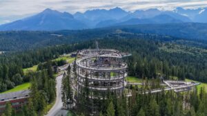 WYCIECZKA DO ZAKOPANEGO, SKY WALK SERCE PORONINA, KRAINA ŚWIATŁA NA GUBAŁÓWCE I RELAX W TERMACH CHOCHOŁOWSKICH