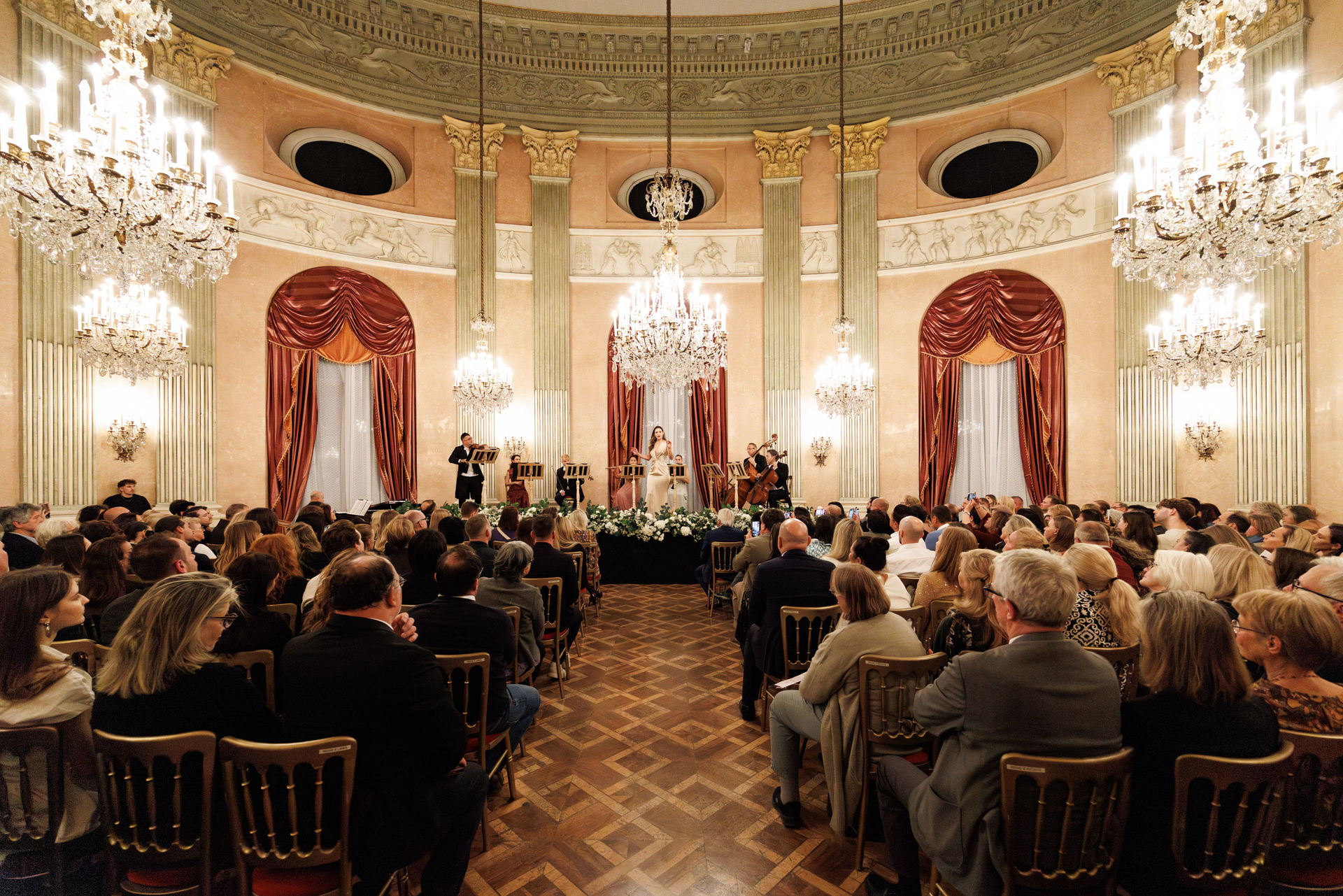 wycieczka do Wiednia koncert galowy Pałac Auersperg nocą