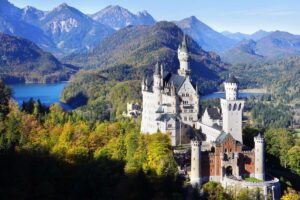 WYCIECZKĘ NA BAWARIĘ – MONACHIUM, SALZBURG, GARMISCH-PARTENKIRCHEN i BAWARSKIE ZAMKI